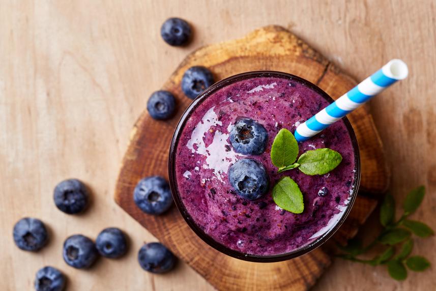 Green berry smoothie 